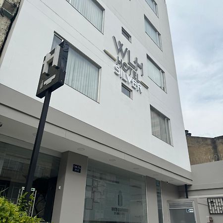 Hotel Wlh Silver Corferias Bogota Bagian luar foto