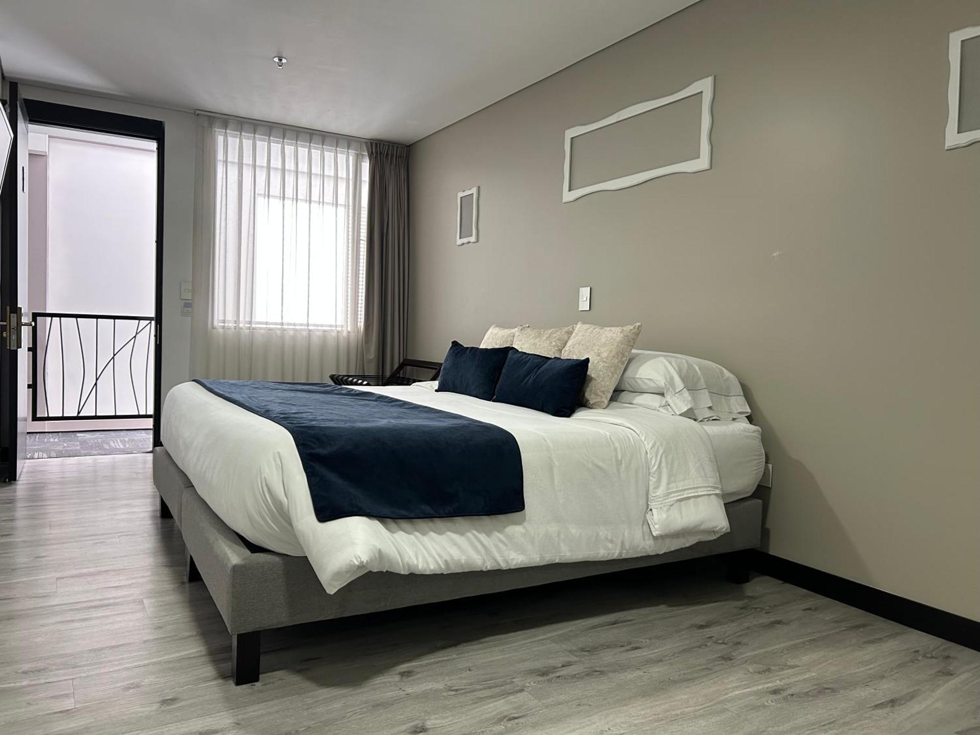 Hotel Wlh Silver Corferias Bogota Bagian luar foto