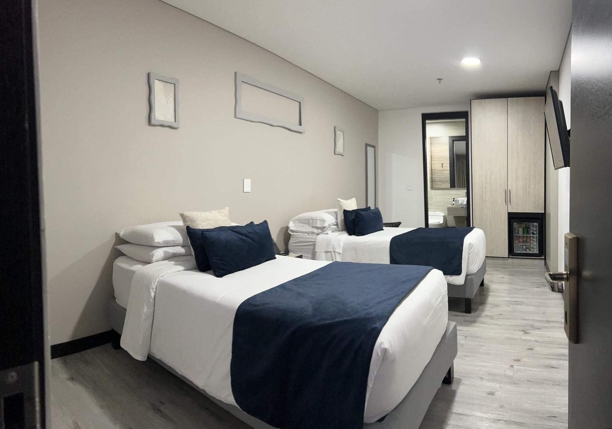 Hotel Wlh Silver Corferias Bogota Bagian luar foto
