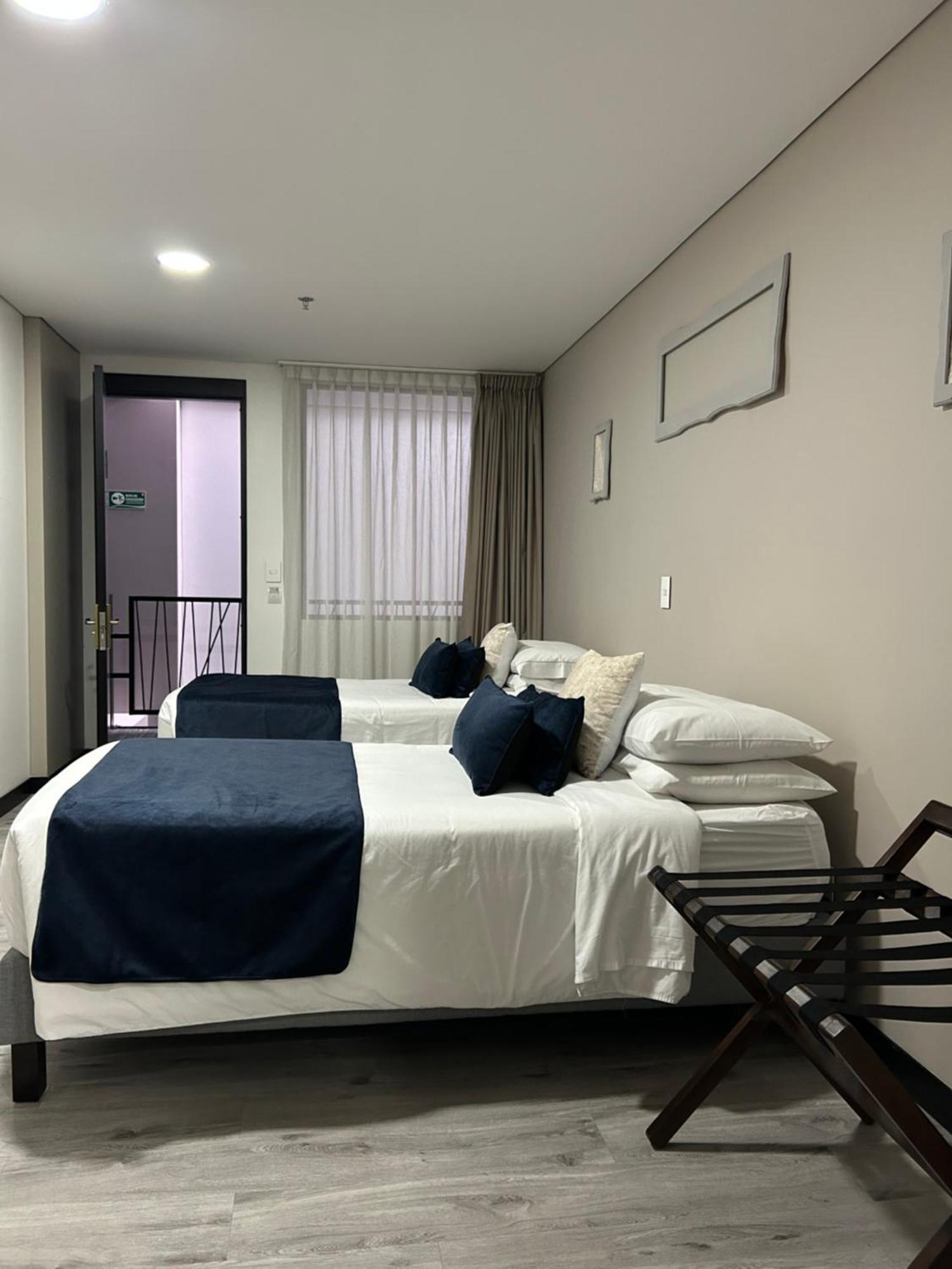 Hotel Wlh Silver Corferias Bogota Bagian luar foto