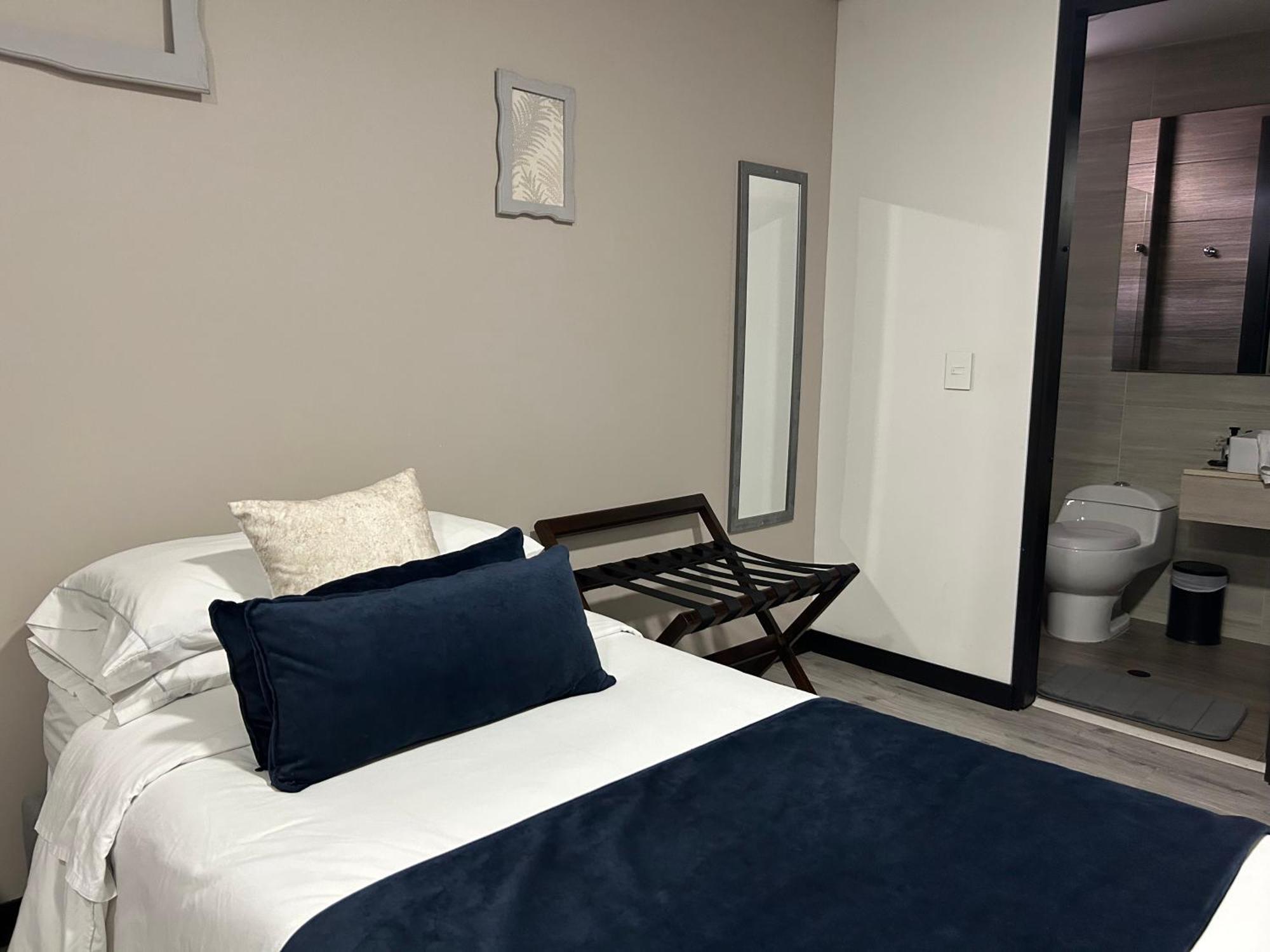 Hotel Wlh Silver Corferias Bogota Bagian luar foto