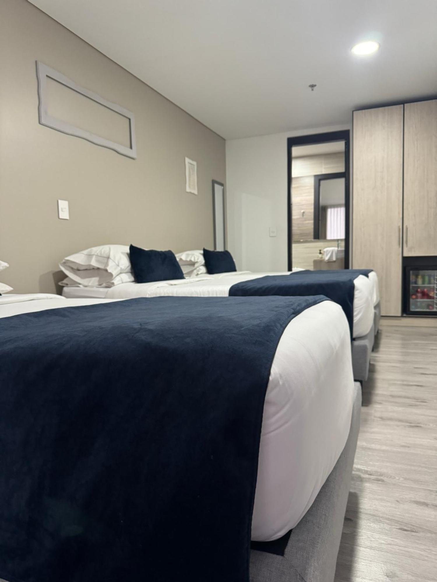 Hotel Wlh Silver Corferias Bogota Bagian luar foto