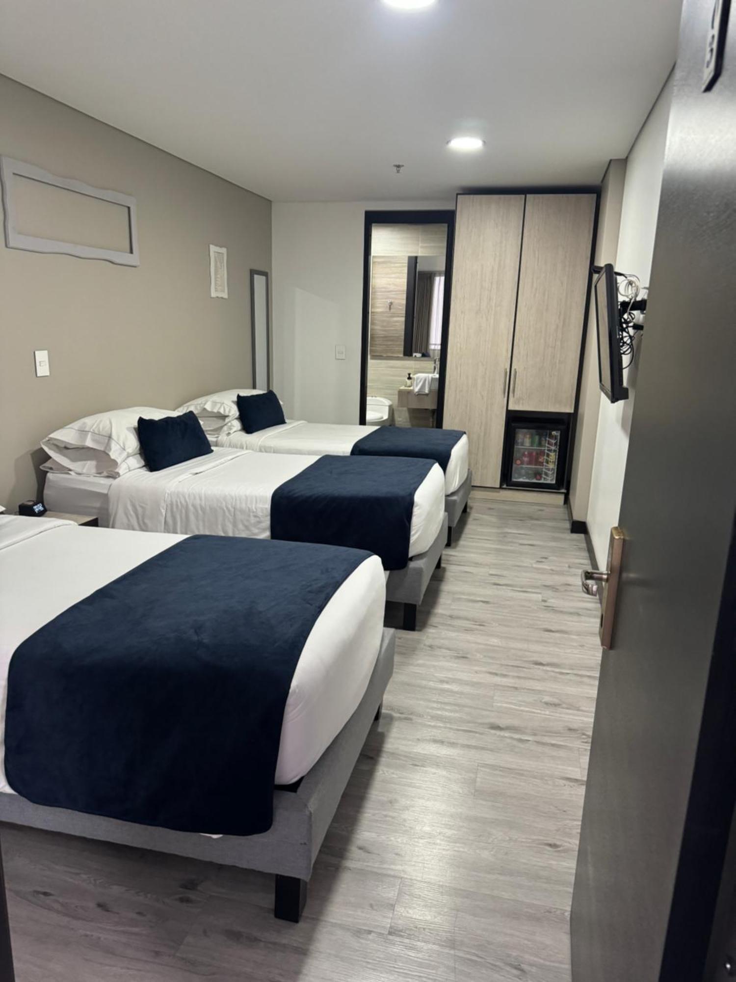 Hotel Wlh Silver Corferias Bogota Bagian luar foto