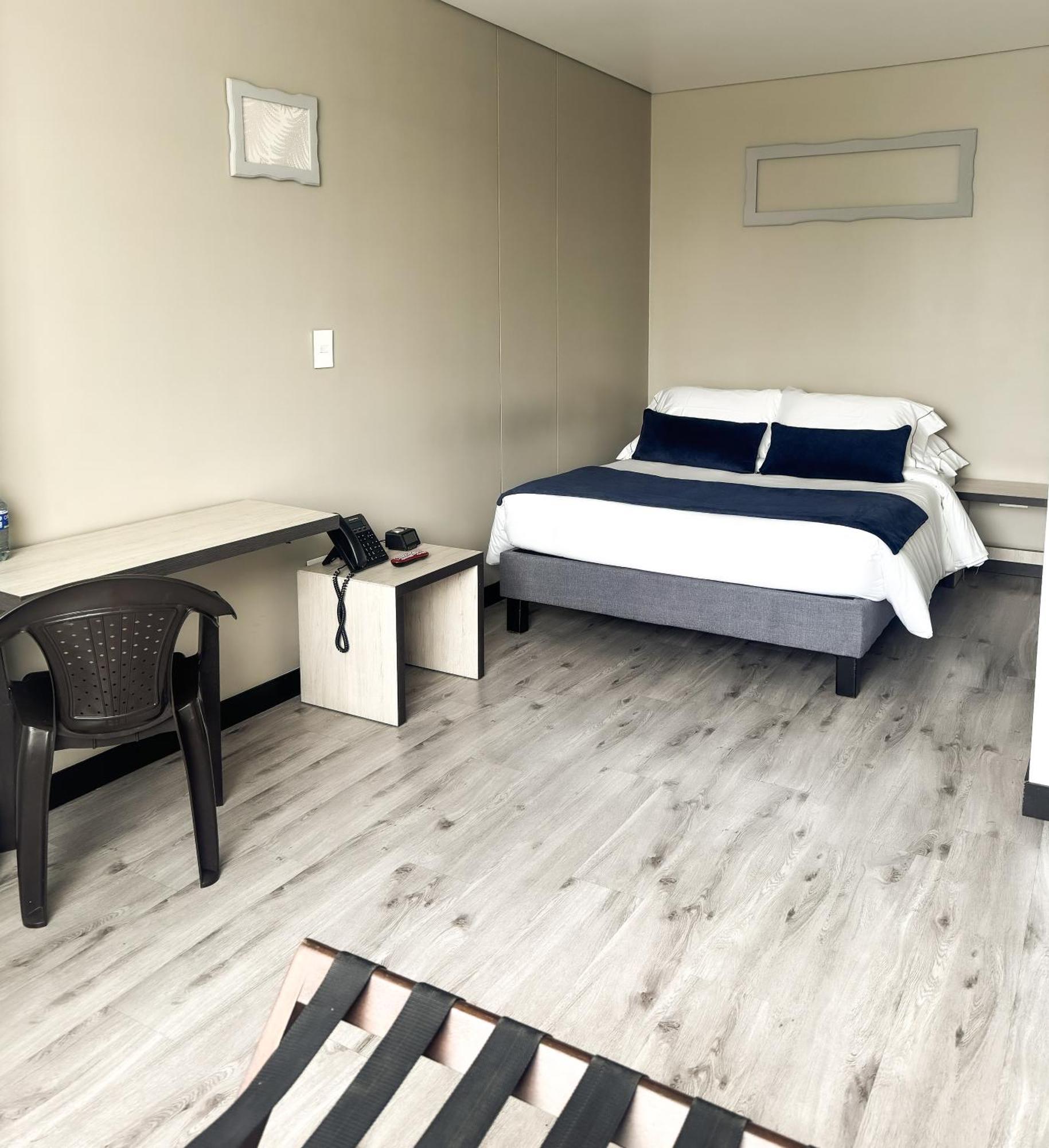 Hotel Wlh Silver Corferias Bogota Bagian luar foto