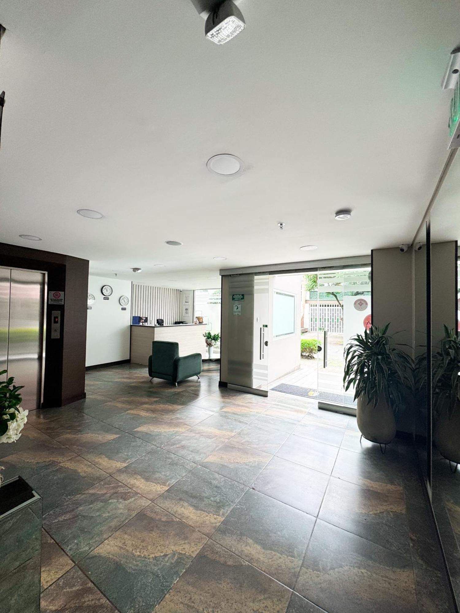 Hotel Wlh Silver Corferias Bogota Bagian luar foto