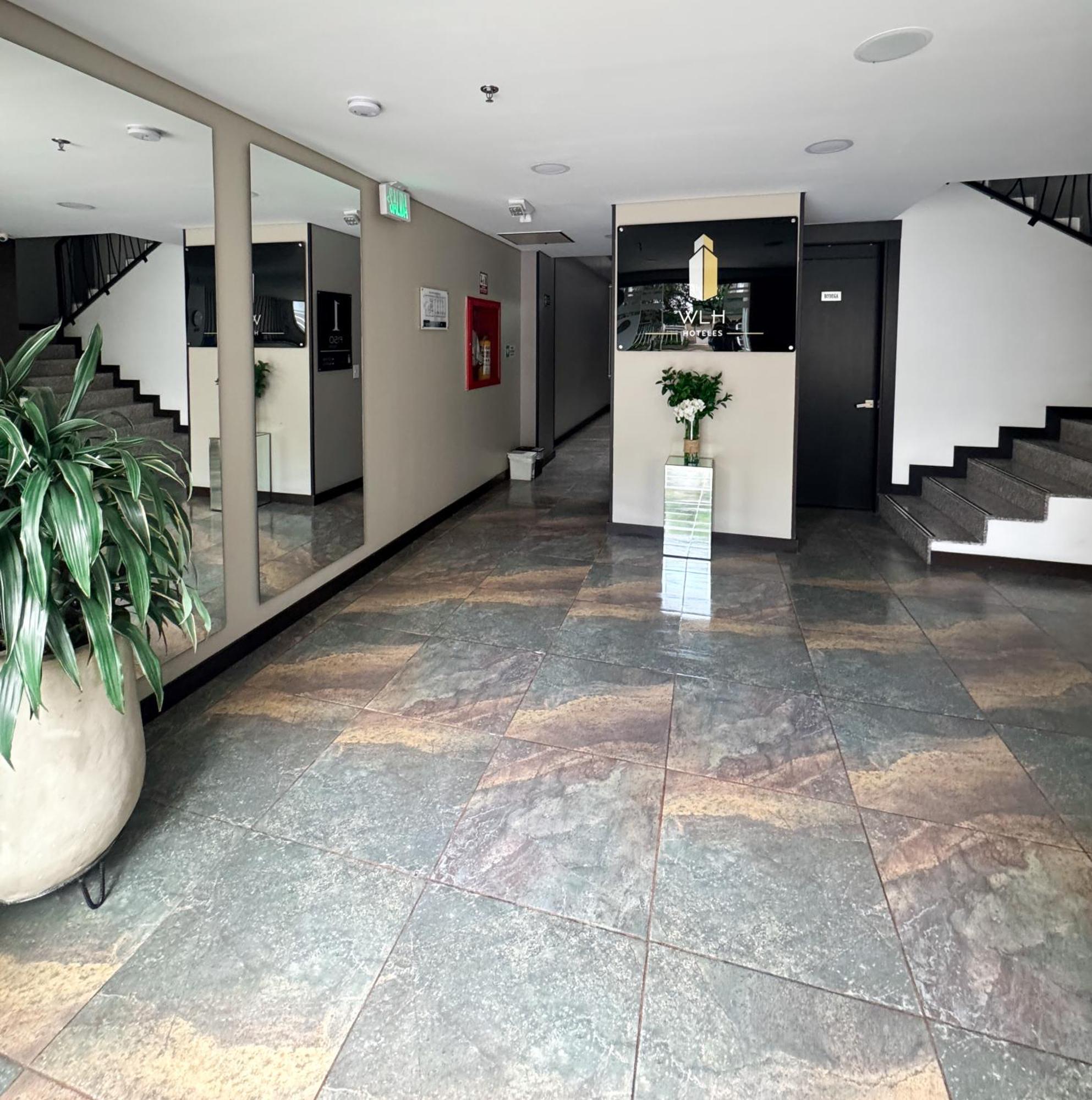 Hotel Wlh Silver Corferias Bogota Bagian luar foto