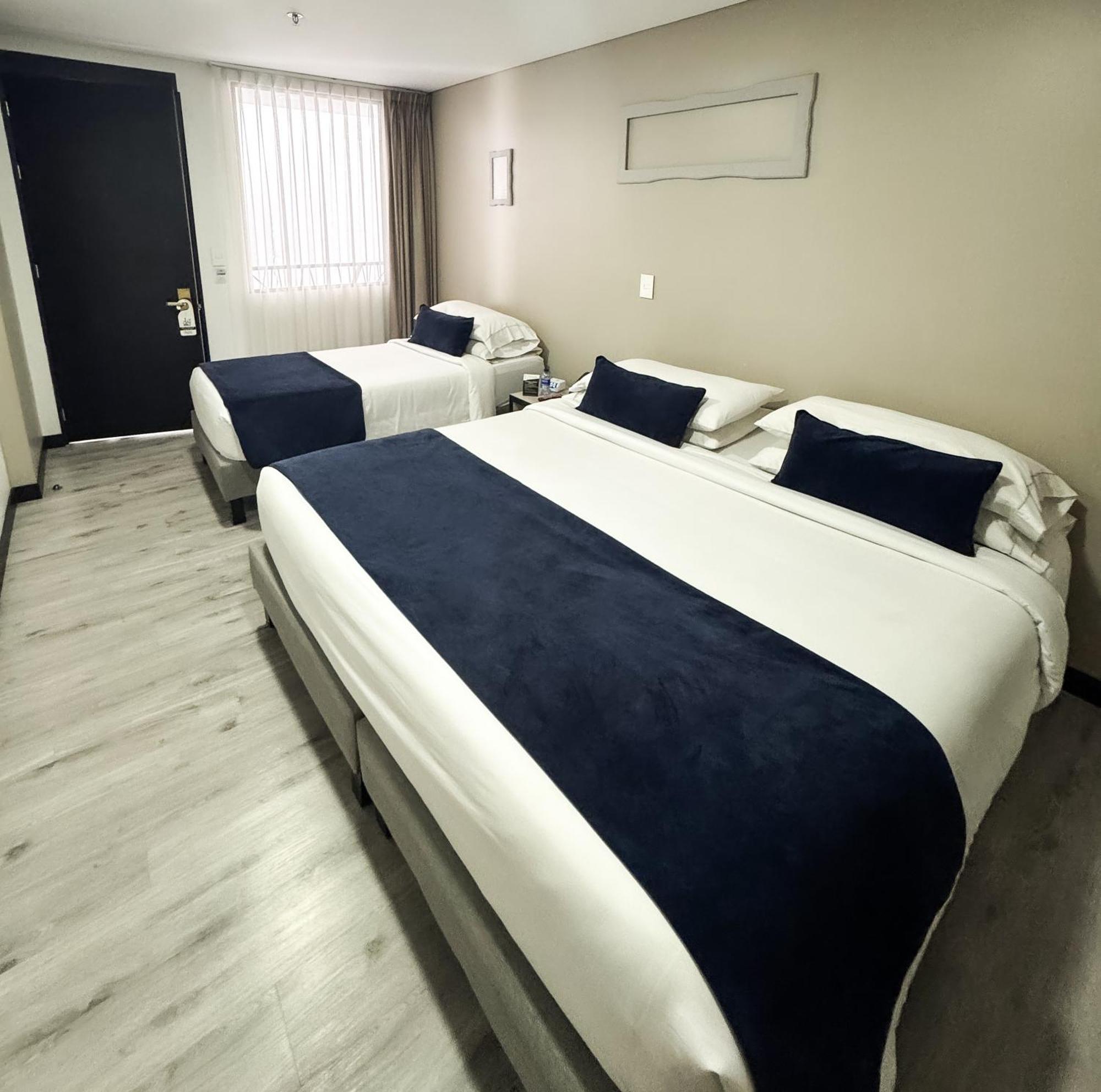 Hotel Wlh Silver Corferias Bogota Bagian luar foto