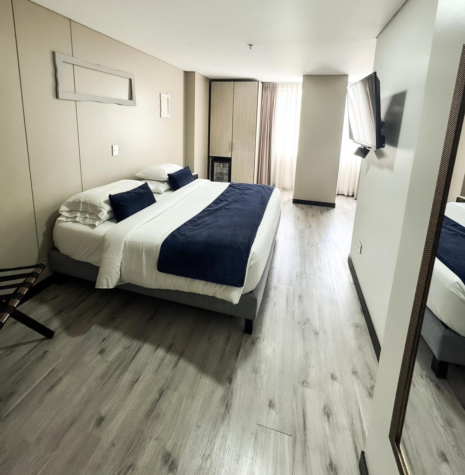 Hotel Wlh Silver Corferias Bogota Bagian luar foto
