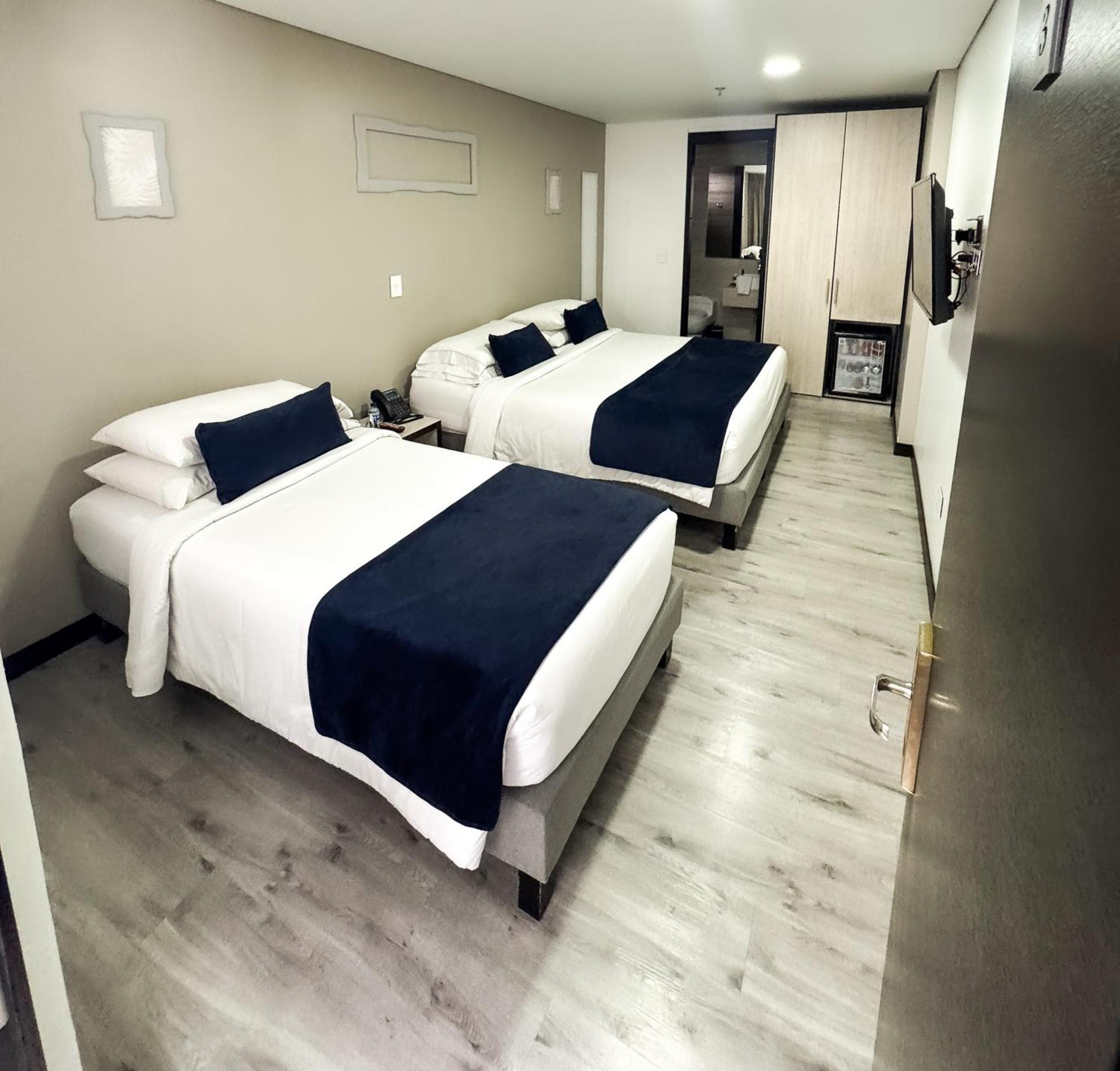 Hotel Wlh Silver Corferias Bogota Bagian luar foto