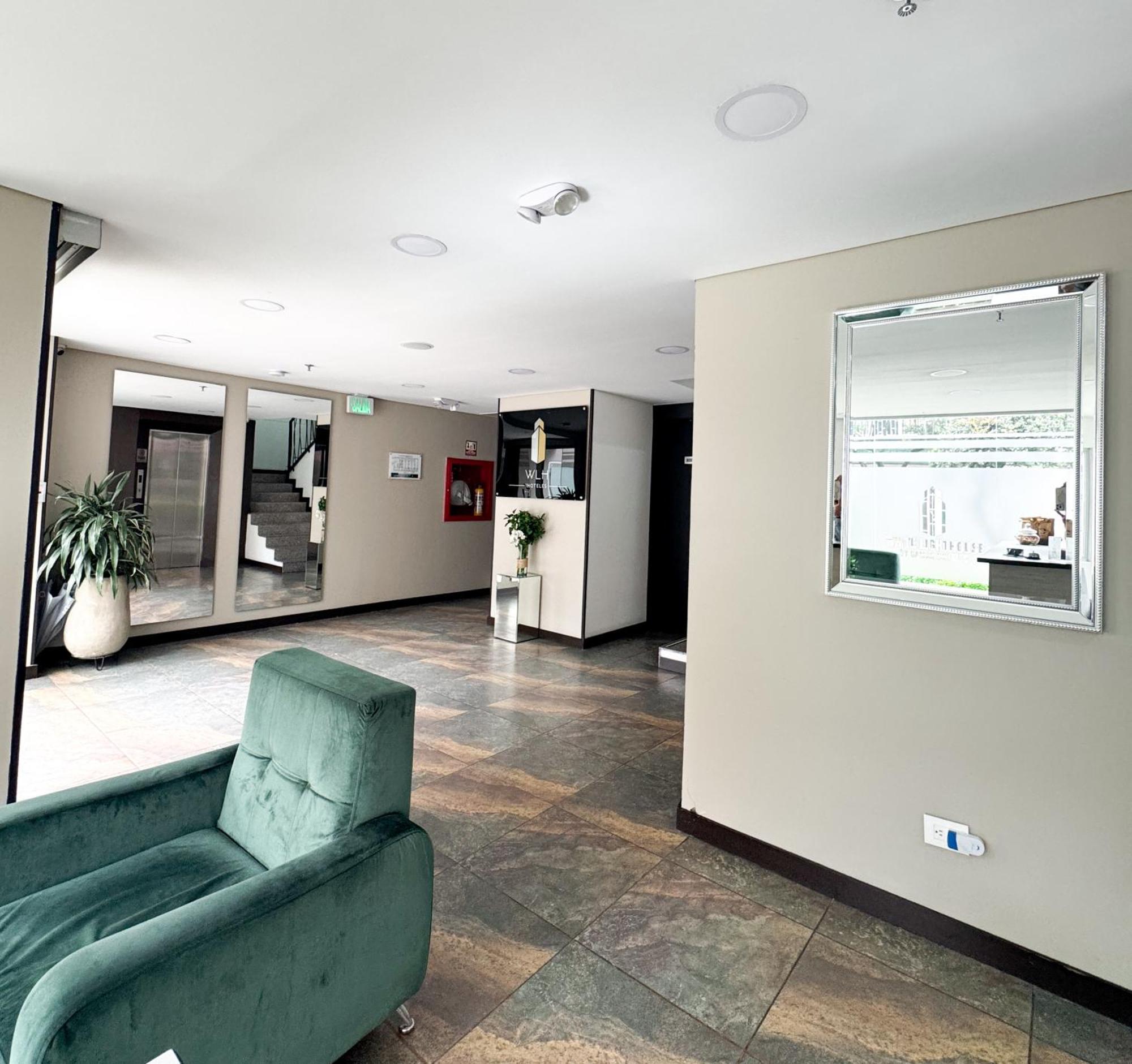 Hotel Wlh Silver Corferias Bogota Bagian luar foto
