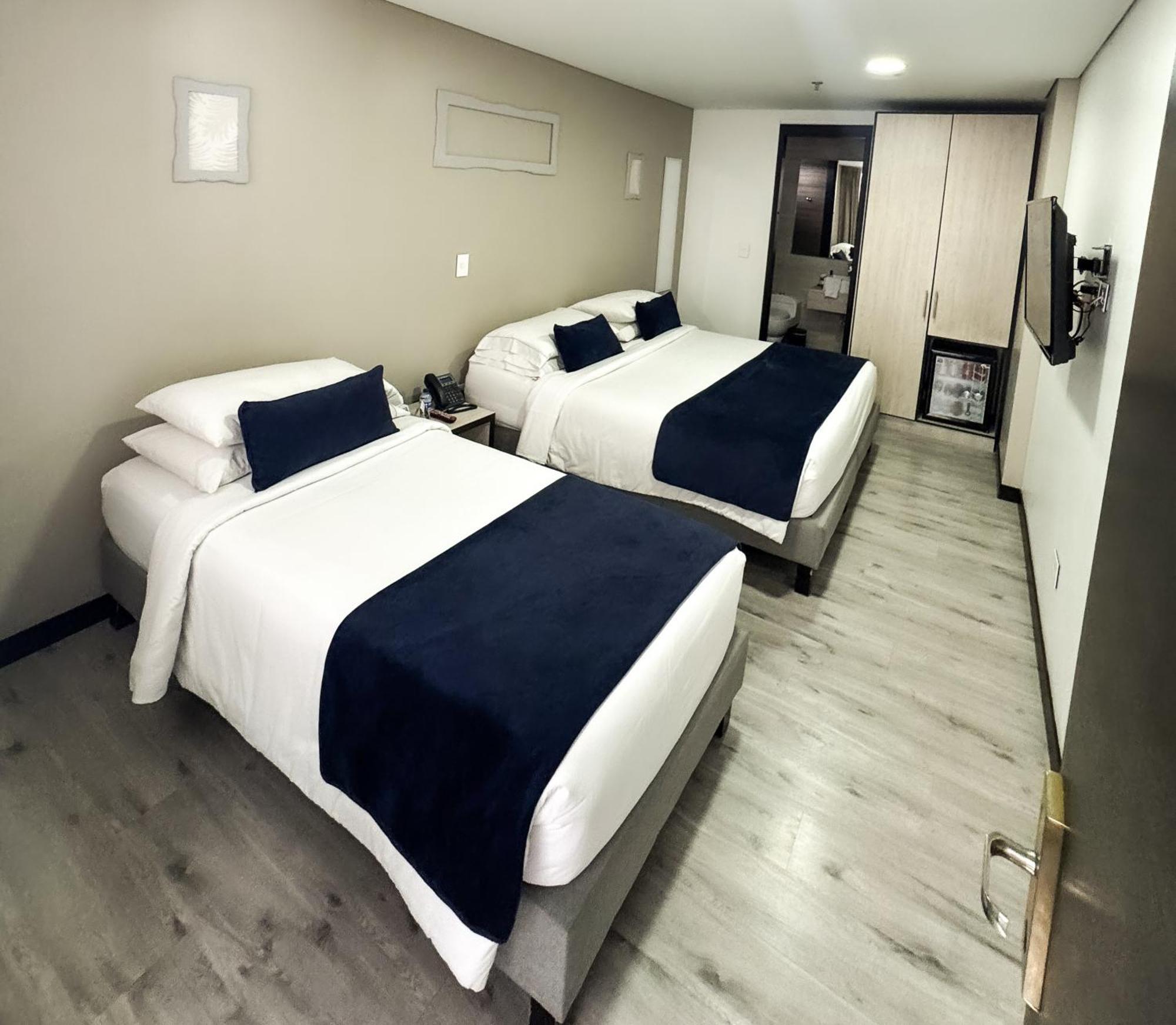 Hotel Wlh Silver Corferias Bogota Bagian luar foto