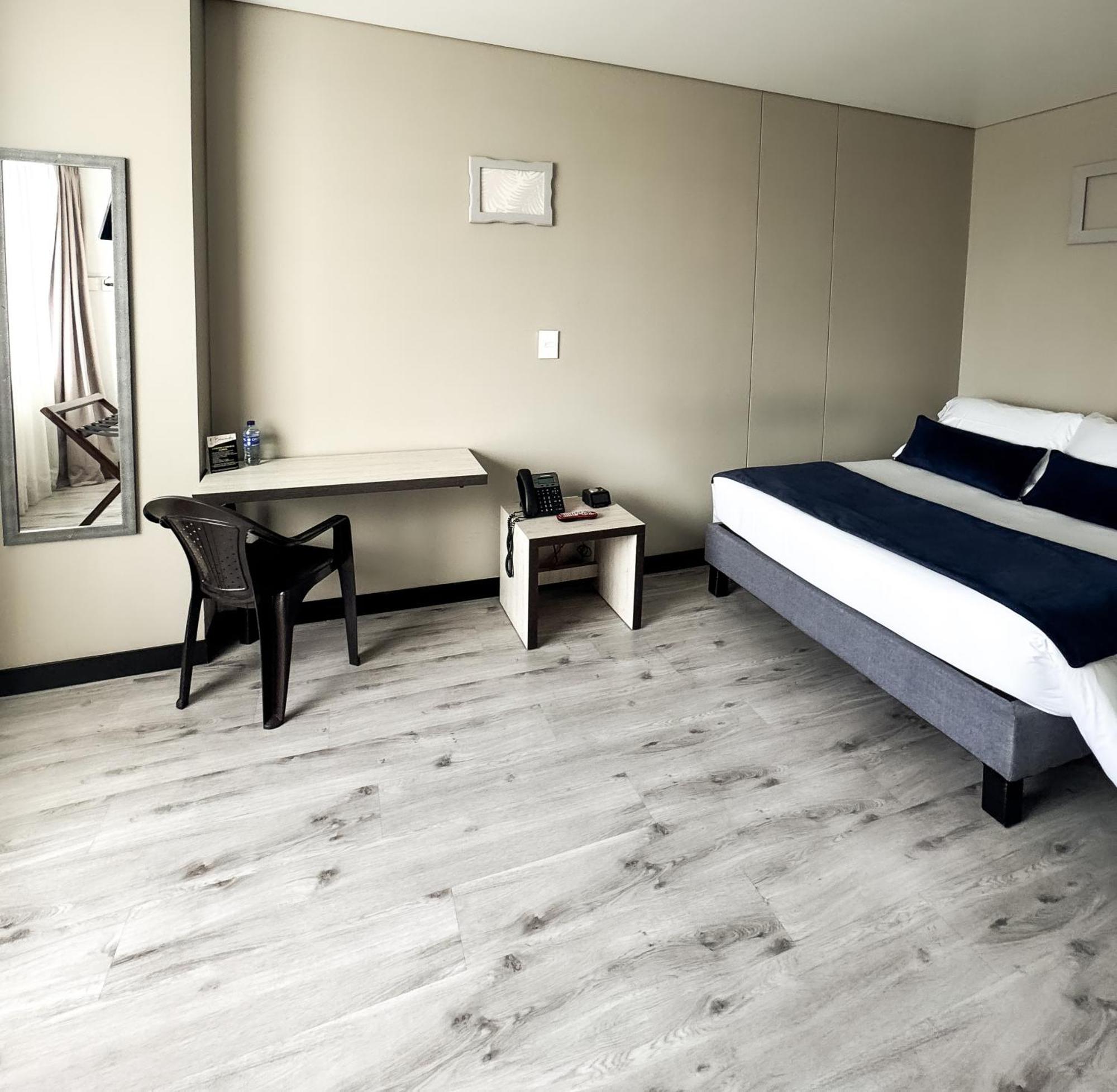 Hotel Wlh Silver Corferias Bogota Bagian luar foto