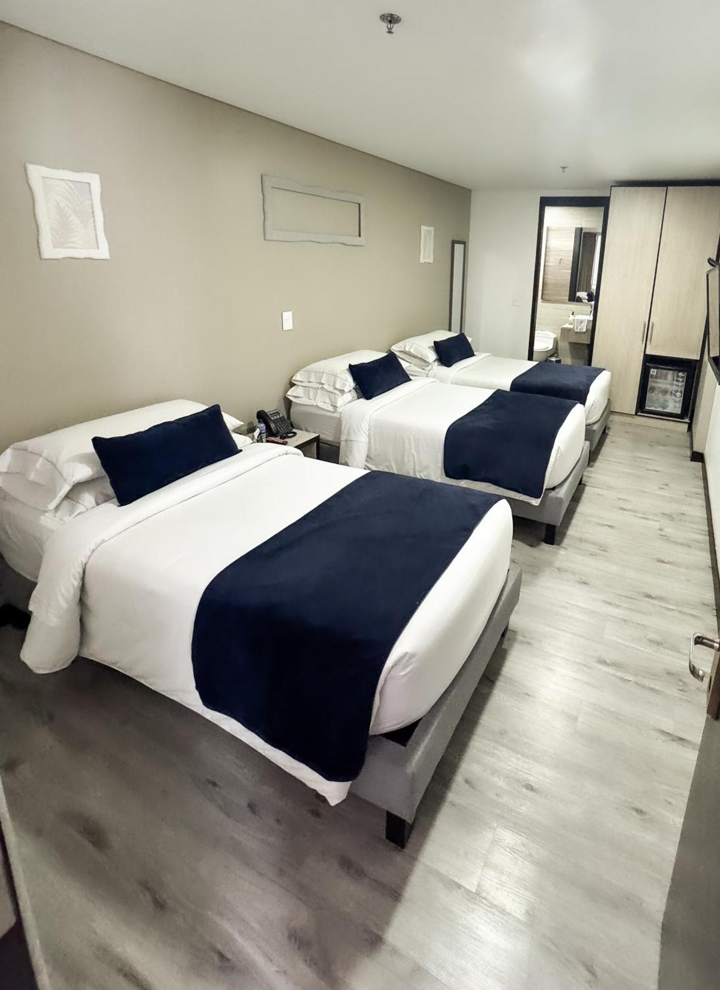 Hotel Wlh Silver Corferias Bogota Bagian luar foto