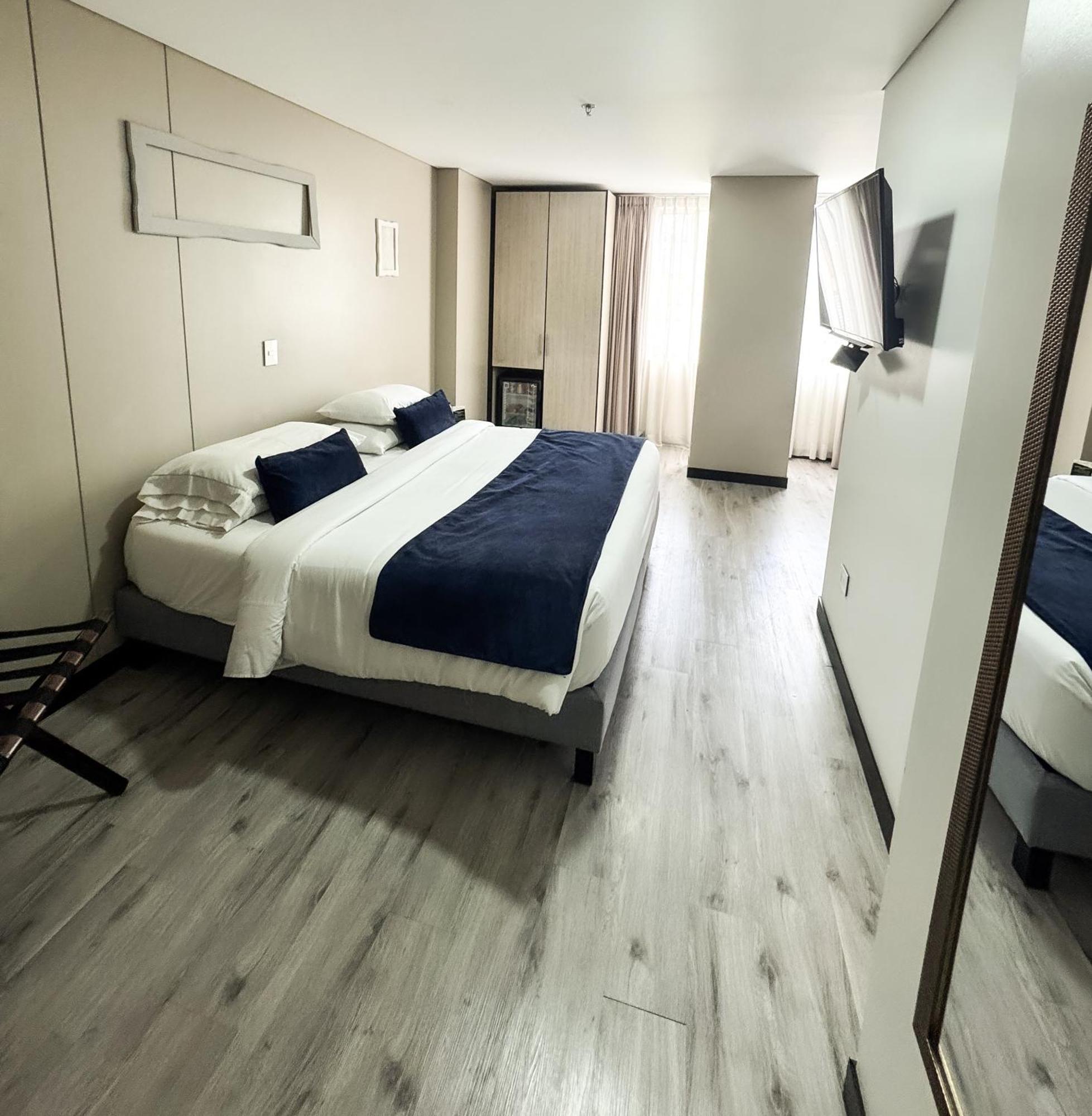 Hotel Wlh Silver Corferias Bogota Bagian luar foto