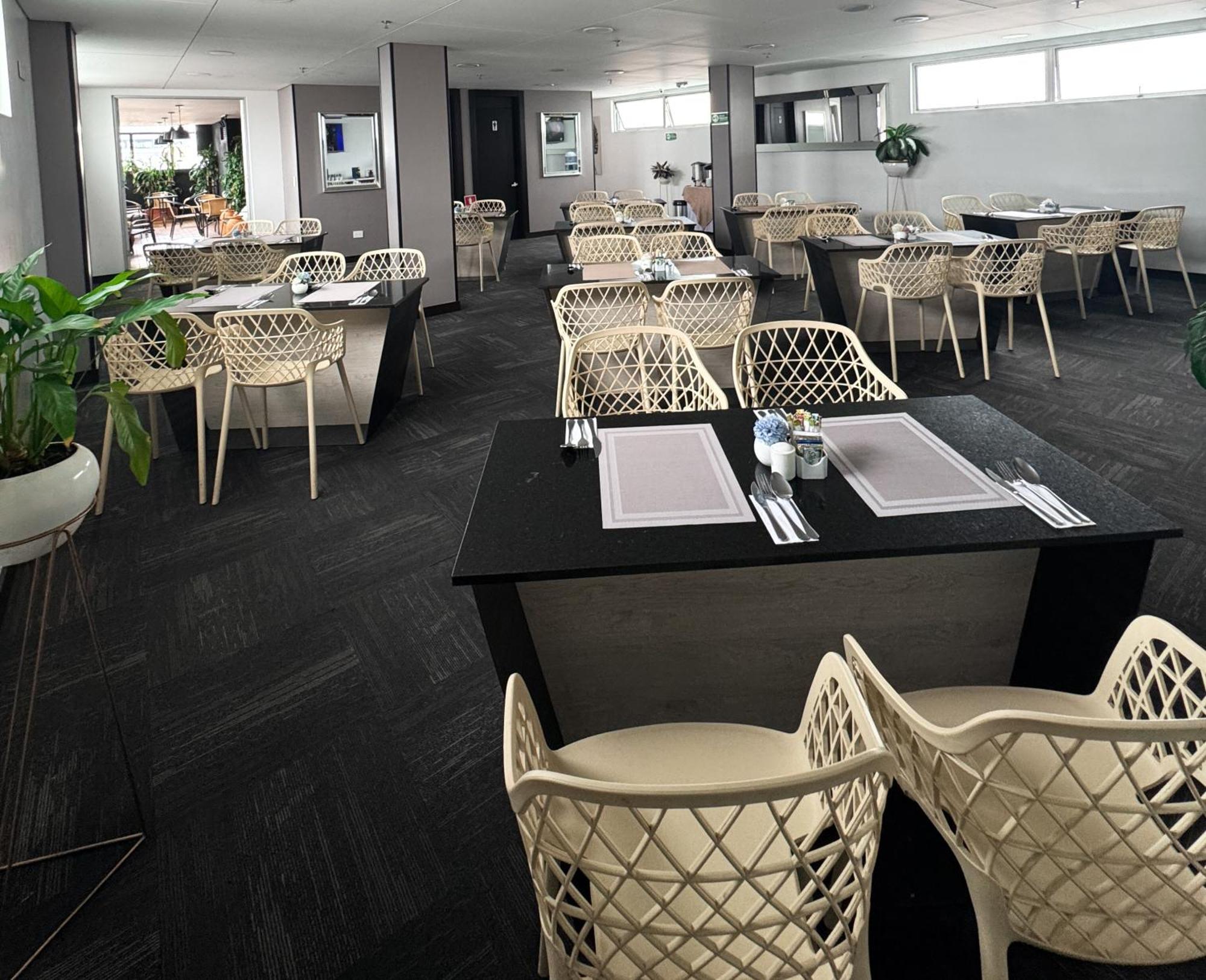 Hotel Wlh Silver Corferias Bogota Bagian luar foto